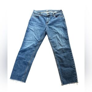 Old navy cropped frayed bottom boyfriend mid rise jeans, size 6.